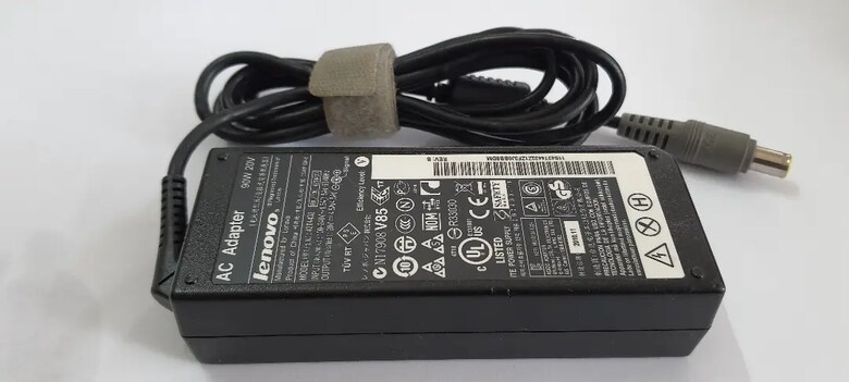 Lenovo 42T4432 - 90W 20V 4.5A 5.5mm Tip Ac Adaptör Orjinal