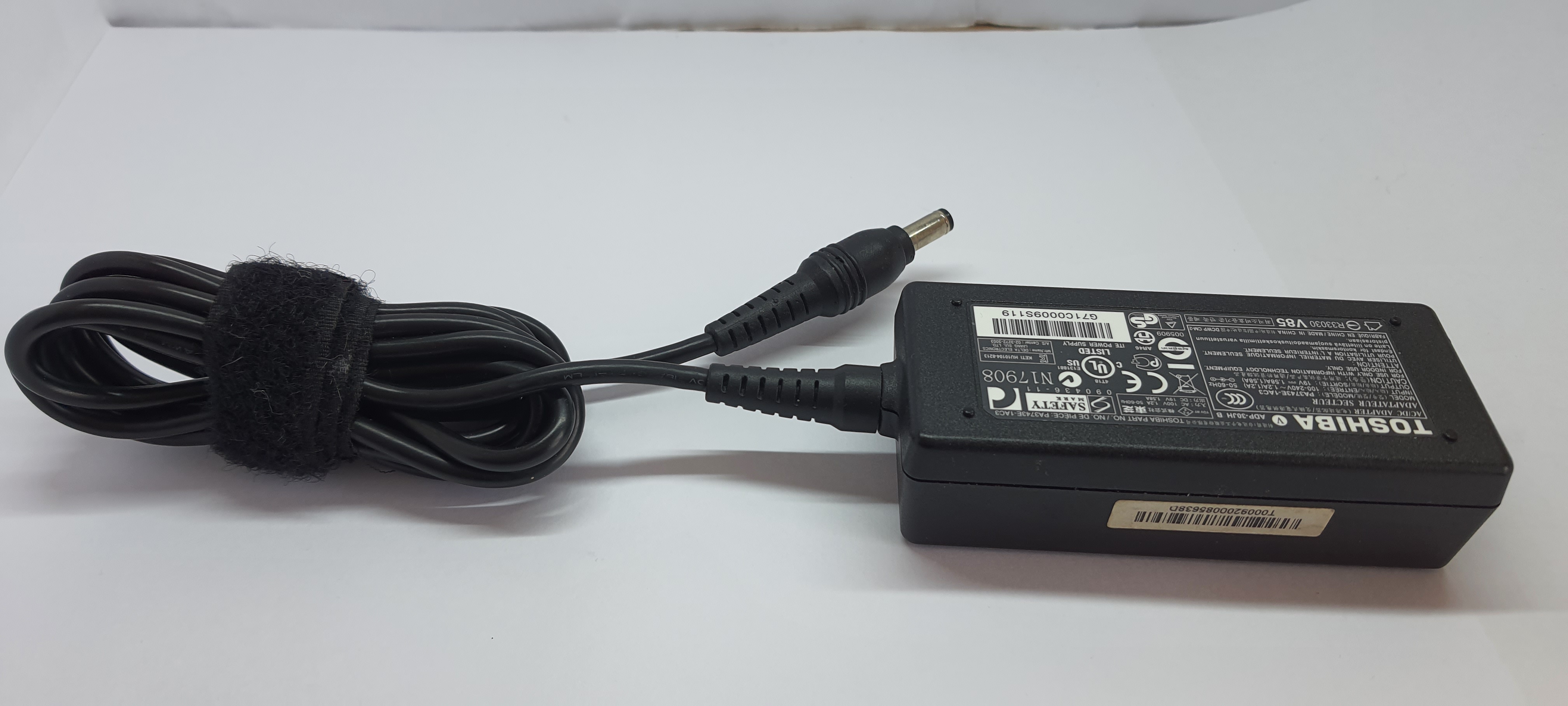 ORJINAL TOSHIBA 19V 1.58A 5.5*2.5MM PA3743E-1AC3 ADP-30JH B NOTEBOOK ADAPTÖR ŞARJ ALETİ